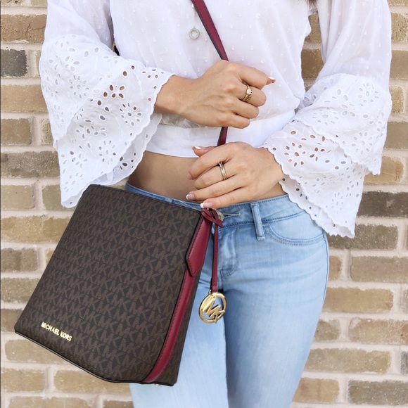 Michael Kors Handbags - Gaby’sBags👜💕- NWT Michael Kors Crossbody